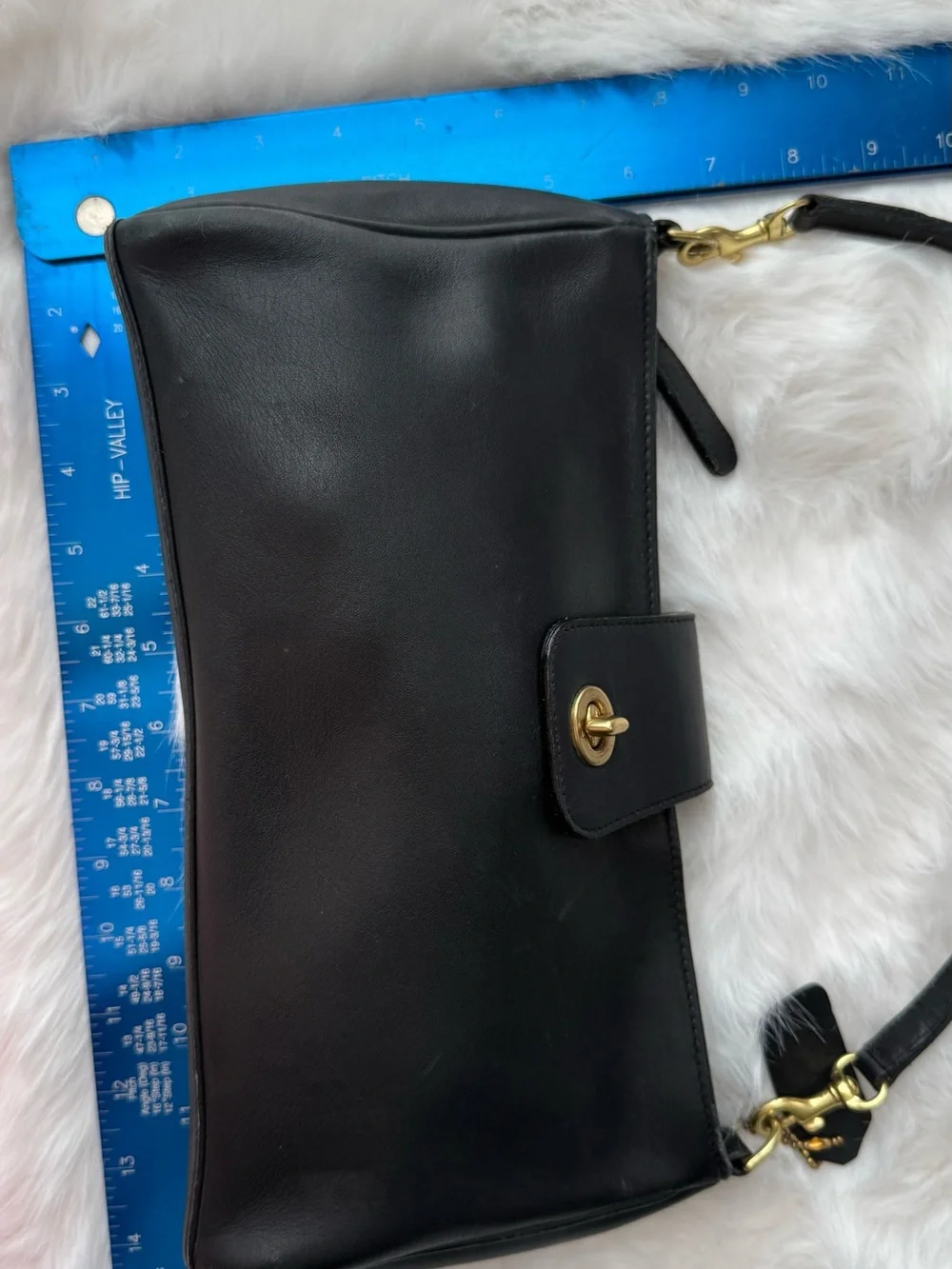 Vintage 1991 Coach Penelope 9818 Black Leather Demi Turn-Lock Bag  Rare